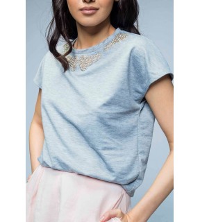 Tricou din tricot cu aplicatii din strasuri