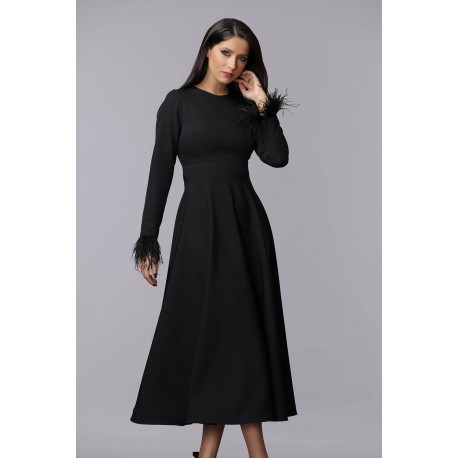 Rochie Ora cu fustă cloş şi manşete accesorizate cu pene